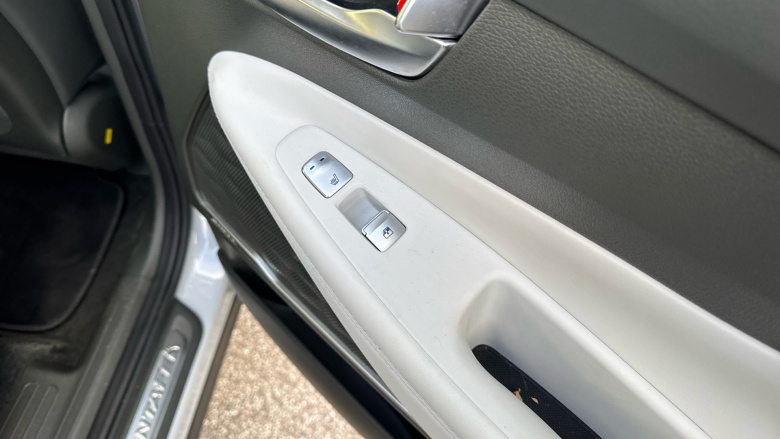 Hyundai SANTA FE 1.6 TGDi Hybrid Ultimate 5dr 4WD Auto Hybrid Estate